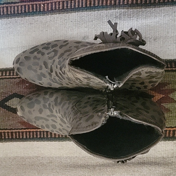 Cute, fringed, leopard print, grey/black/ brown cowboy booties. Size 8. - Picture 5 of 5